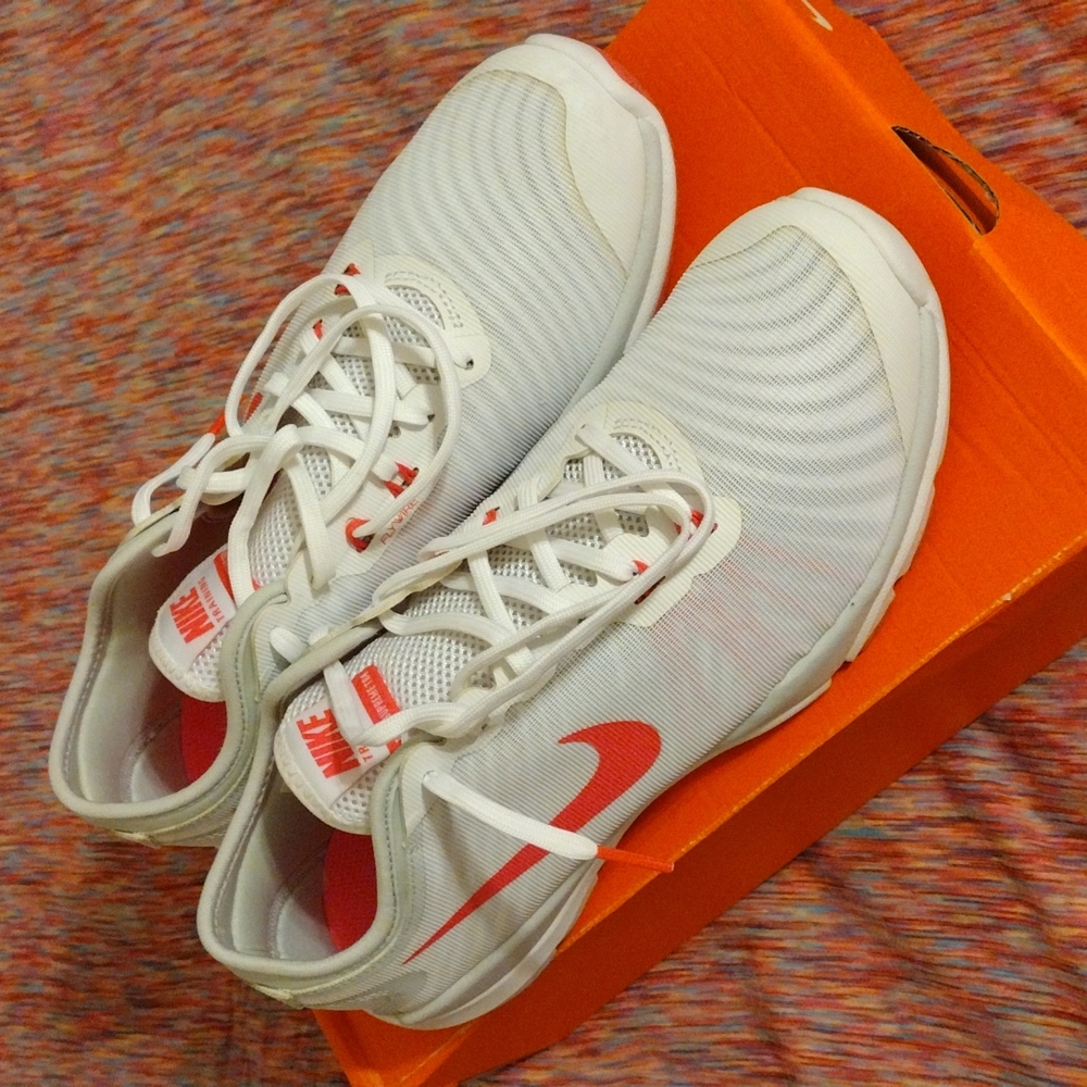 Nike Flex Supreme TR 4, Size 9.5, White & Neon Pink